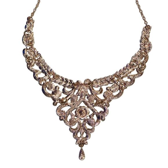 NWT Rose Gold Rhinestone Statement Necklace & Earrings Set - Picture 9 of 16